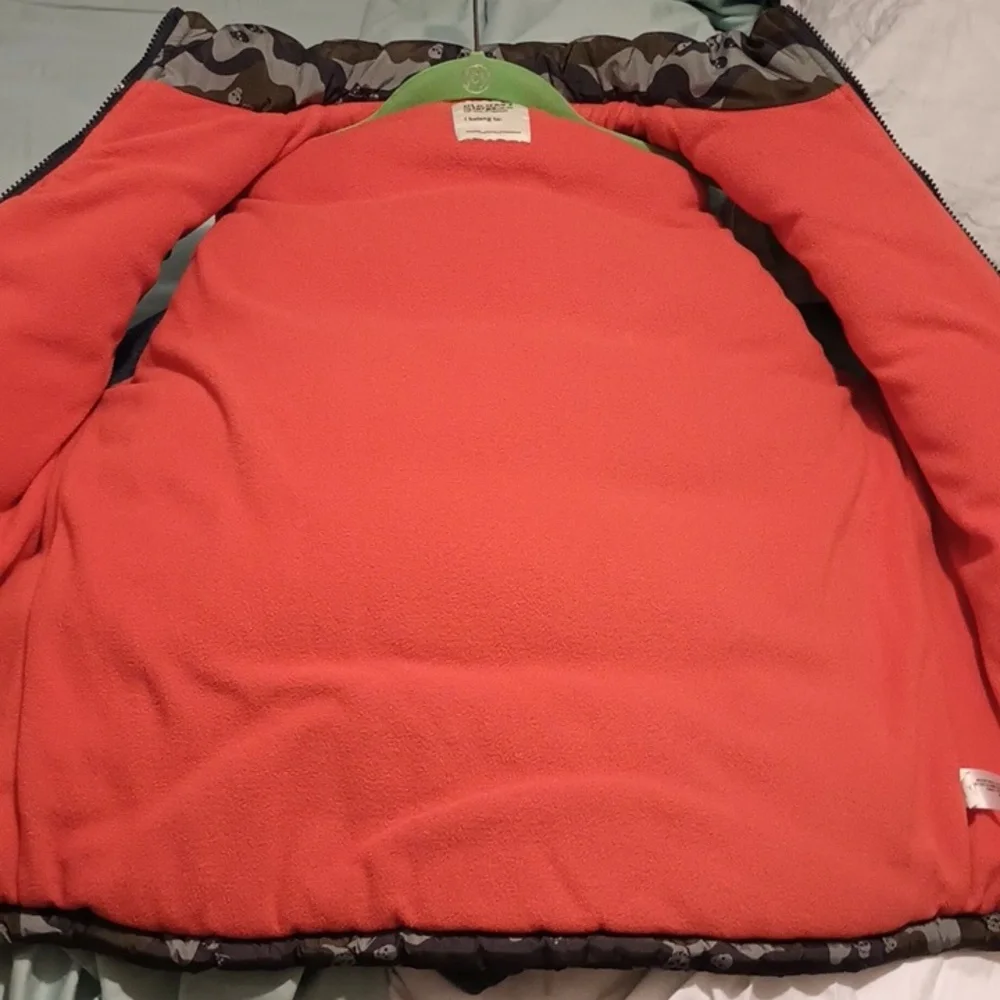 Skull & Camo Puffer Vest Boys Size Large Old Navy Olive/Orange